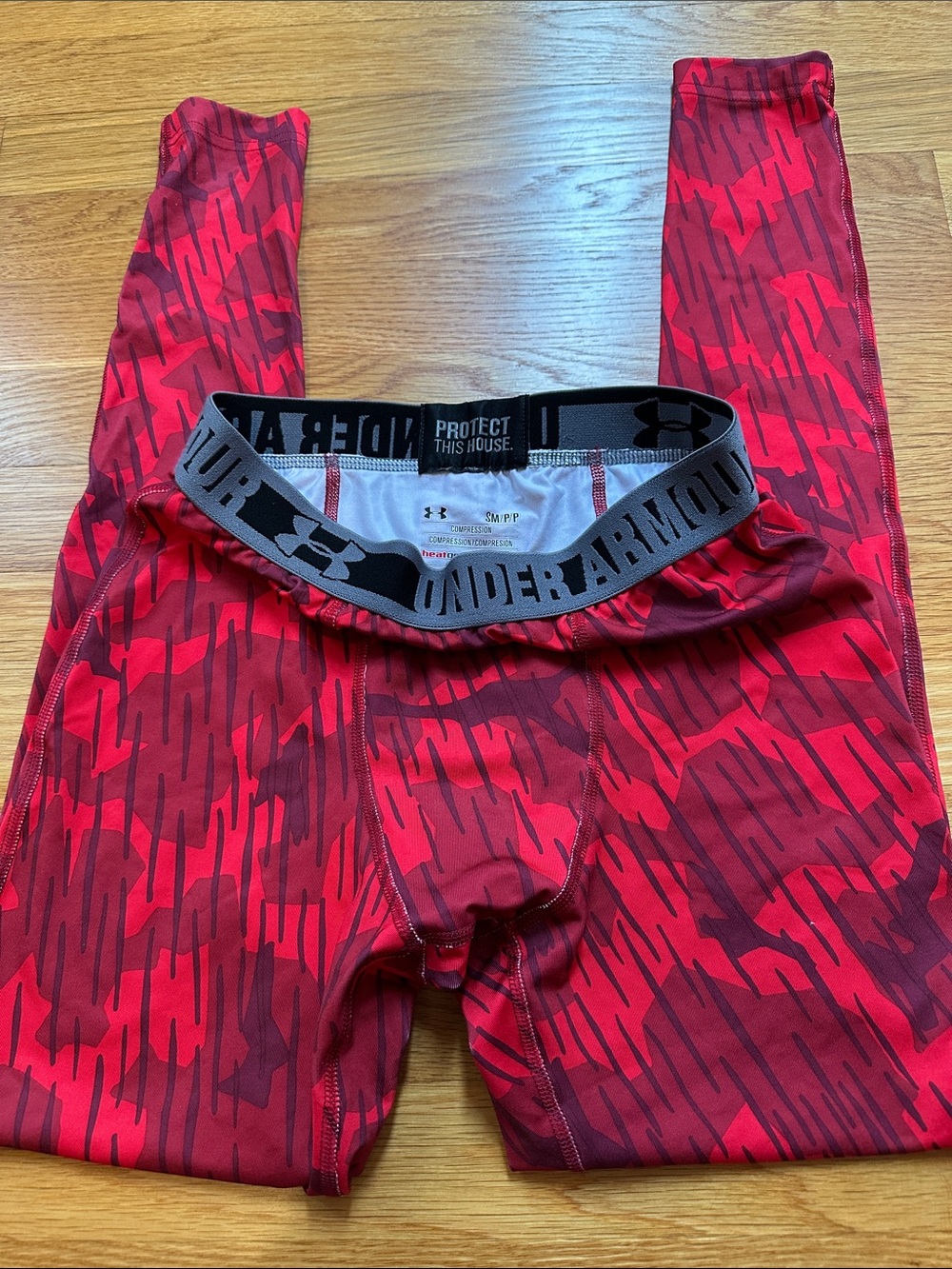 Under Armour Red Graphic Boys' Training Leggings size small heat gear soccer